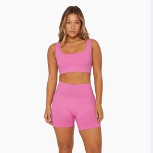 Set Active biker short and box cut bra set in flamingo size small medium